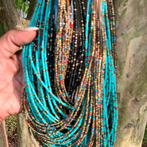 3/$25 Necklace Gold toned multi strand seed beads - Picture 4 of 5